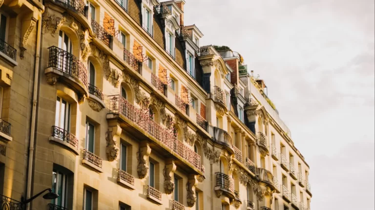 À Paris, la présence de plomb dans les balcons est un problème